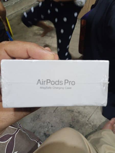 Air Pods pro (Apple) Made in USA 3