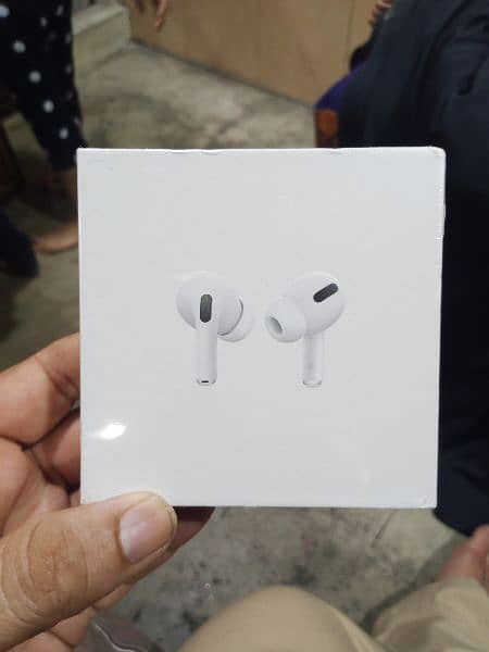 Air Pods pro (Apple) Made in USA 4