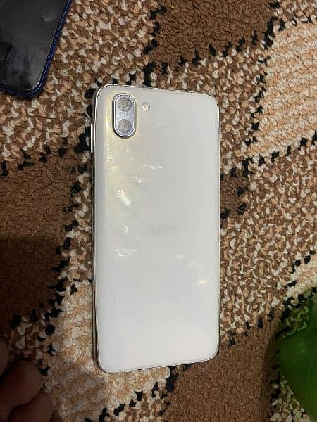 aquos r2 4 64 all ok 10by9.5 Hy koi masla nai Hy 3