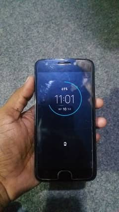 motorola e4 2gb 16 pta approved good condition. .