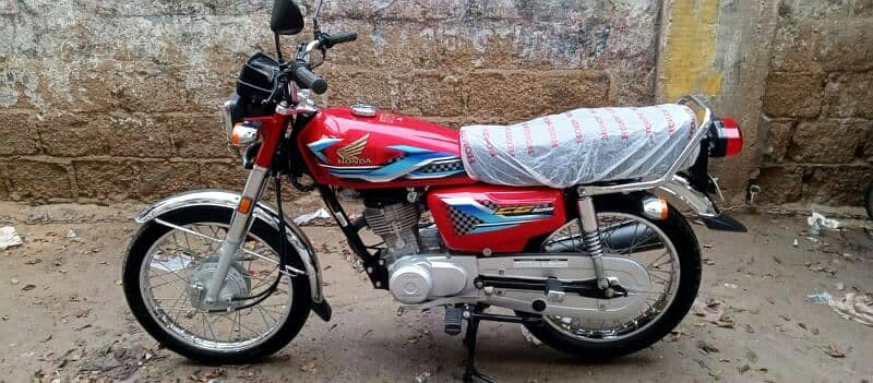 Honda CG 125 2024 model first owner karachi num 03343856656 2