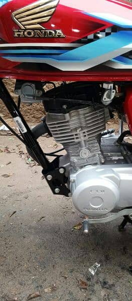 Honda CG 125 2024 model first owner karachi num 03343856656 9