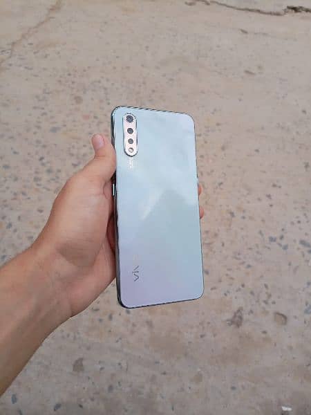 vivo s1 good condition 1 back free 0