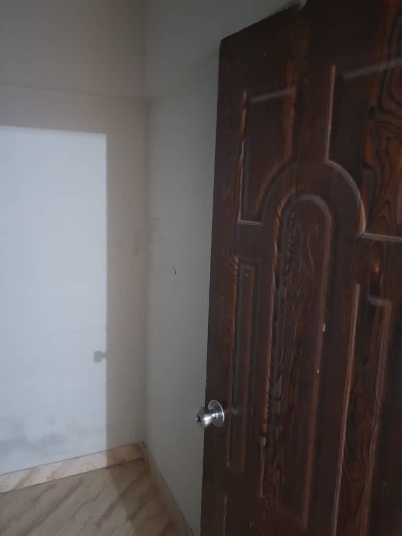 1050 Sq Ft Flat For Sale 10