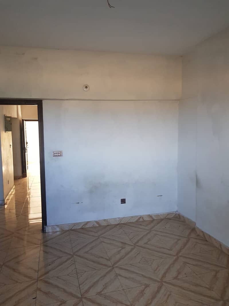 1050 Sq Ft Flat For Sale 19