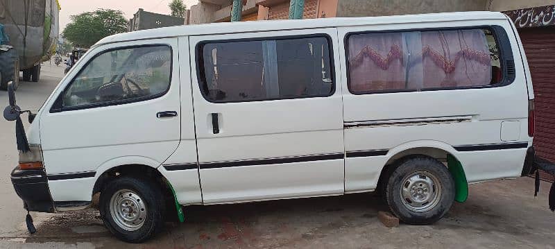 Toyota hiace. 11