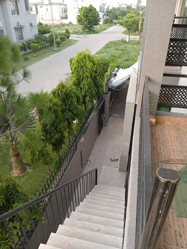 One Kanal Modern Bungalow Urgent For Sale FF-Block DHA Phase 4 Lahore 3