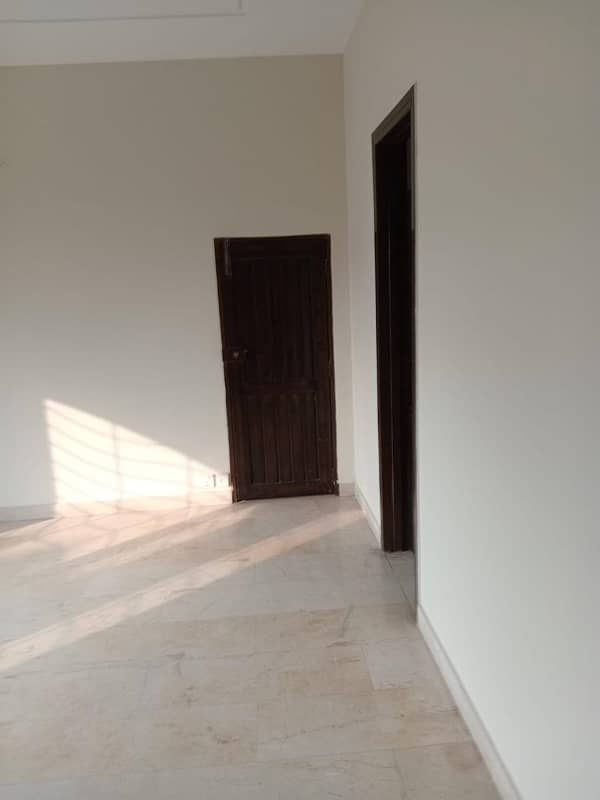 One Kanal Modern Bungalow Urgent For Sale FF-Block DHA Phase 4 Lahore 19