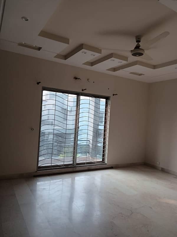 One Kanal Modern Bungalow Urgent For Sale FF-Block DHA Phase 4 Lahore 31