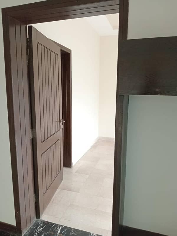 One Kanal Modern Bungalow Urgent For Sale FF-Block DHA Phase 4 Lahore 42