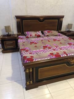 COMPLETE BEDSET IN VERY GOOD CONDITION LIKE NEW