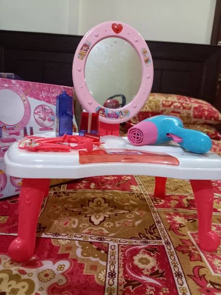 dolls dressing table with accessories and pack of 4 dolls with Alouf 1