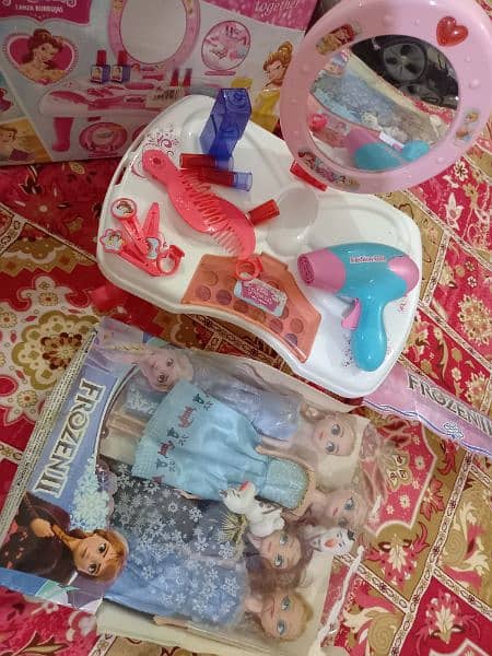 dolls dressing table with accessories and pack of 4 dolls with Alouf 4