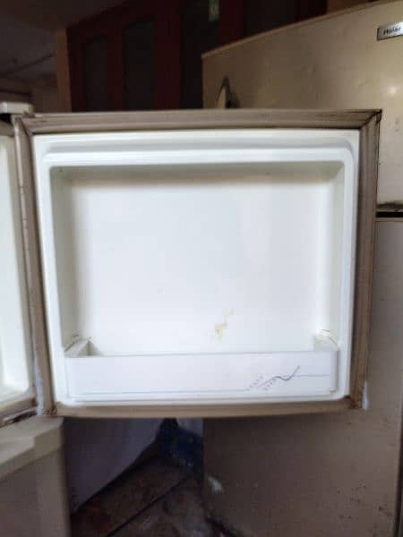 sale dawlence medium refrigerator. All OK sirf gas dalni Hai. 0