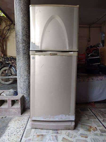 sale dawlence medium refrigerator. All OK sirf gas dalni Hai. 2