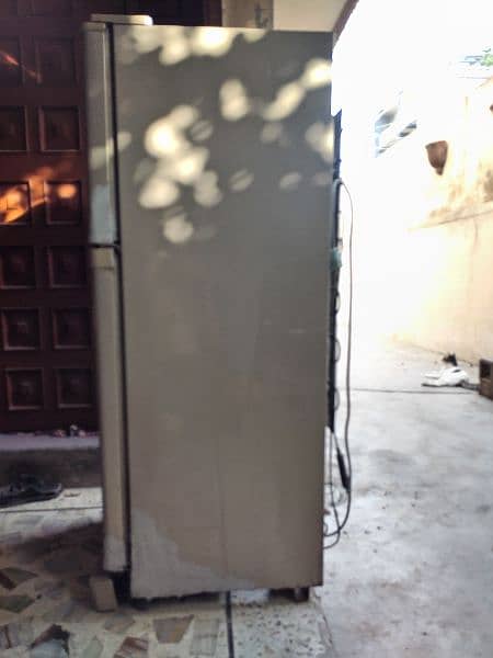 sale dawlence medium refrigerator. All OK sirf gas dalni Hai. 10