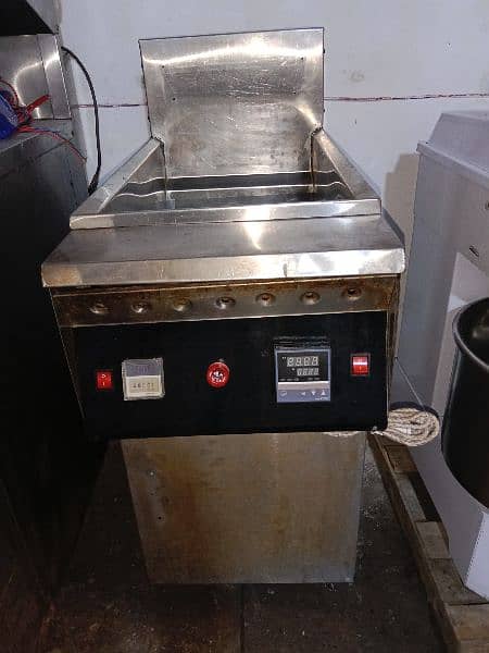 spiral mixer/ fryer/ sink/ hot plate grill/ varioline chillers for sal 1