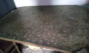 heavy dining table in good condition