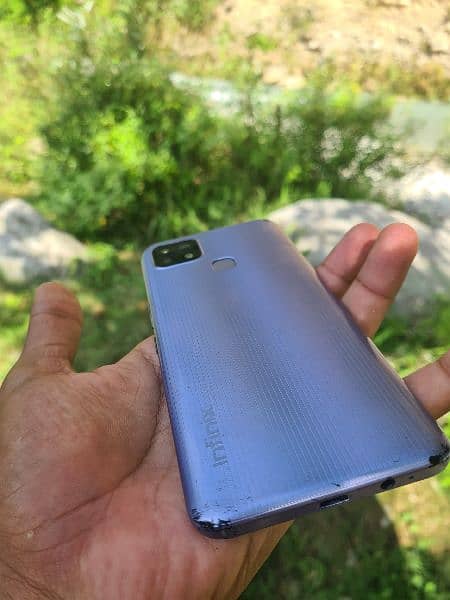 Infinix hot 10i 4/128 only. glass change exchange psssible 2