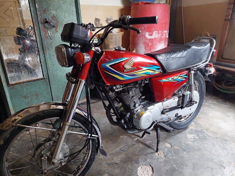 Honda cg 125 2018 model new condition karachi registered 2