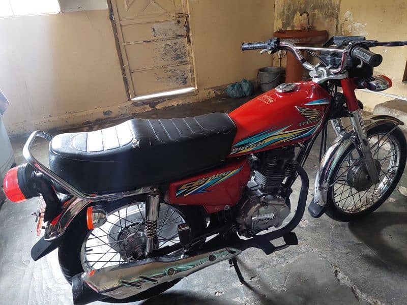 Honda cg 125 2018 model new condition karachi registered 3