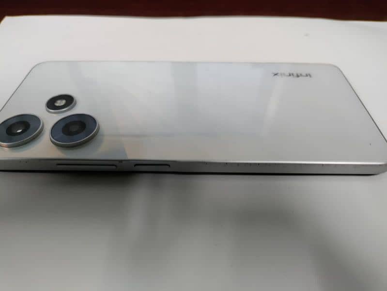 Infinix HOT 30 7