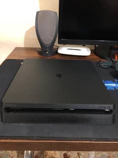 PS4 Slim (Sealed, 10/10 Condition)