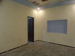 A 10 Marla Upper Portion Located In Officers Colony No 1 Is Available For Rent