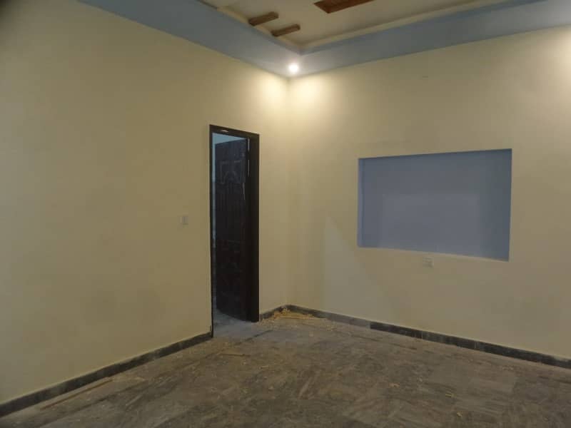 A 10 Marla Upper Portion Located In Officers Colony No 1 Is Available For Rent 0