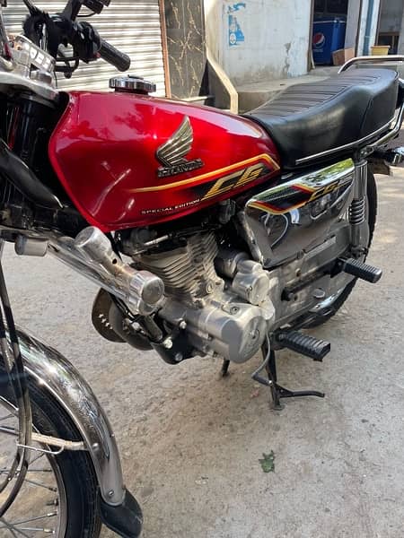 Self start honda 125 red color 10/9 condition  22+23 0