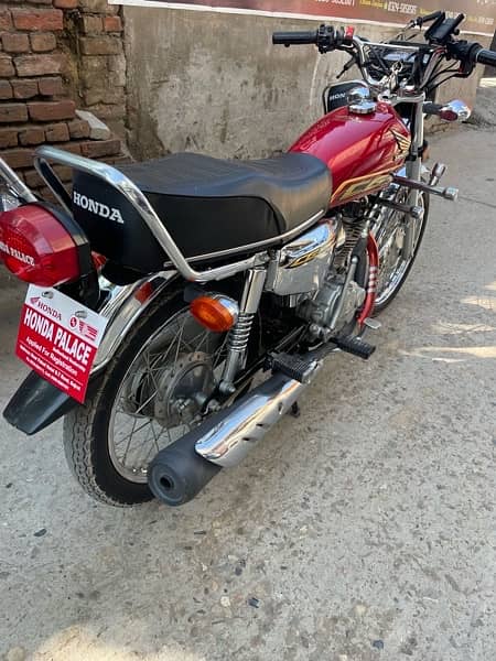 Self start honda 125 red color 10/9 condition  22+23 2