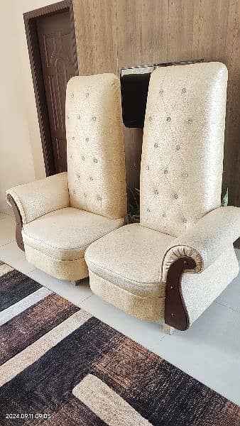 2 addad sofa set boht km use huway hain. . 0