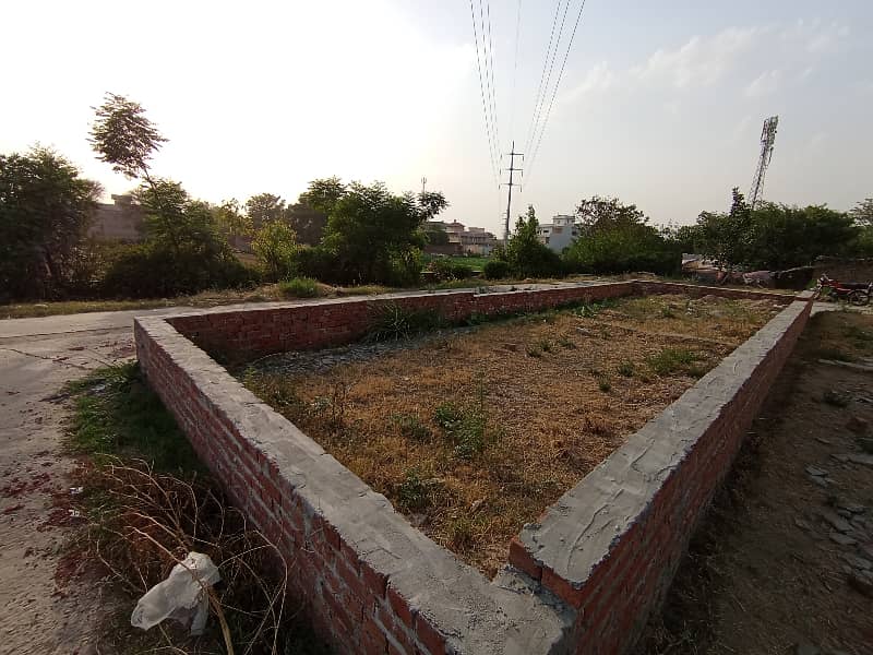 1.5 Marla Commercial Plot Available For Sale Near Service 
Morh
 Grand Trunk Road Gujrat 1