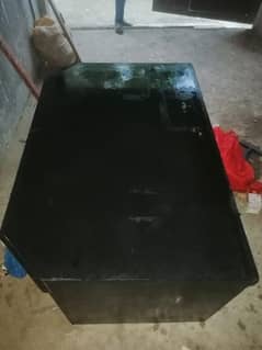 complete wood table very very hard 0