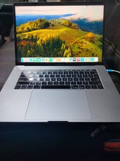 MacBook Pro (15-inch, 2018) with Touch Bar and 4GB Graphics card 0