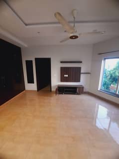 22 marla upper portion 3beds separate gate Tv lounge near ring road Available for rent in HBFC