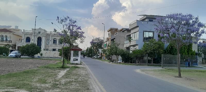 Ready To Buy A Prime Location Residential Plot In Park View City - Diamond Block Lahore 1