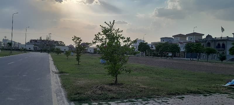 Ready To Buy A Prime Location Residential Plot In Park View City - Diamond Block Lahore 2