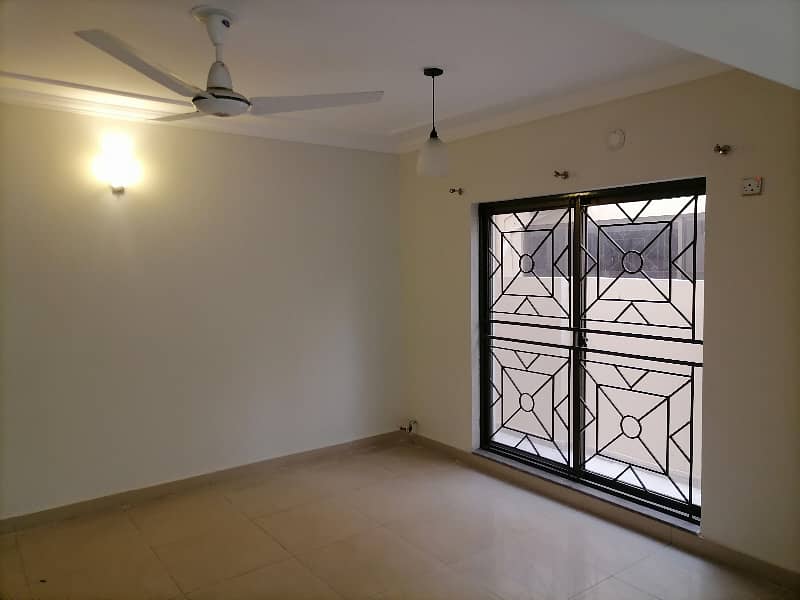 12 Marla House Situated In Askari 10 For sale 4