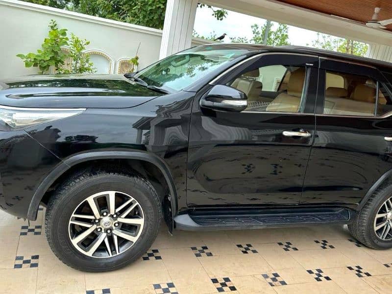 Toyota Fortuner VVTI 2017 Mint condition 3