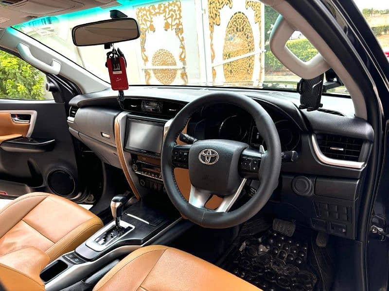 Toyota Fortuner VVTI 2017 Mint condition 7