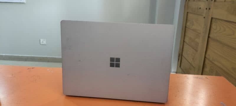 Microsoft Surface Laptop 2 3