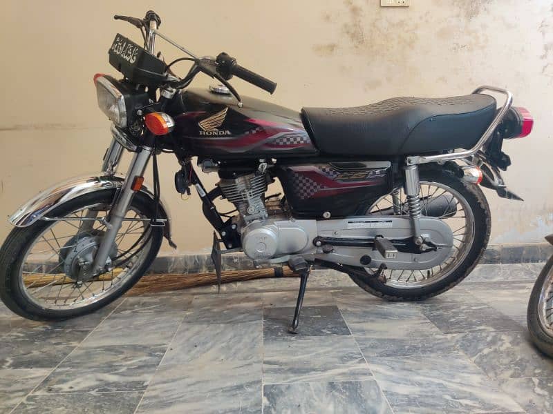 CG 125 Honda 2024 for sale with 10/10 condition with original parts 1