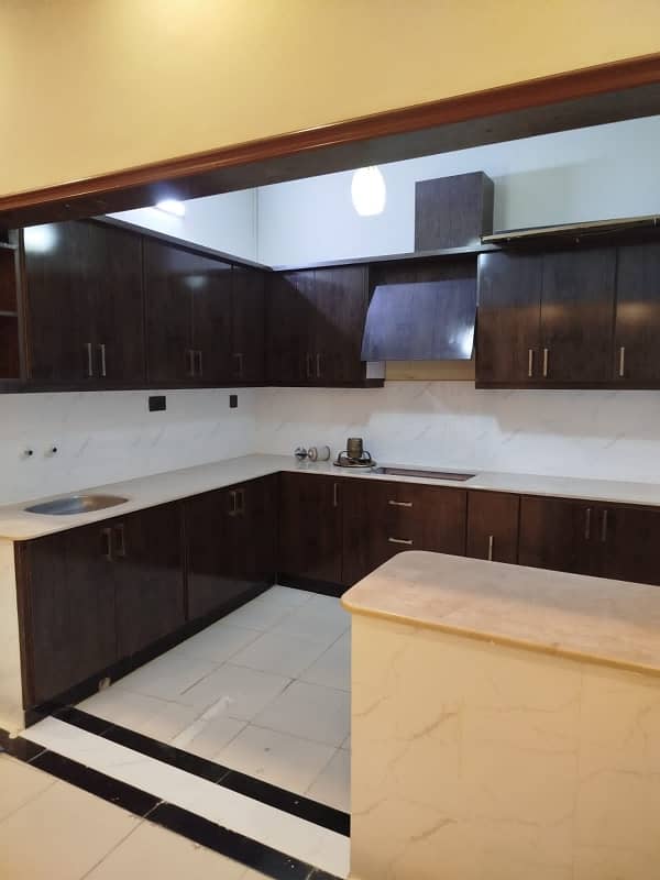 Centrally Located Lower Portion For Rent In Gulshan-E-Iqbal - Block 10-A Available 7