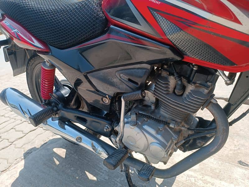 honda cb125 F model 2020 Red colour 5