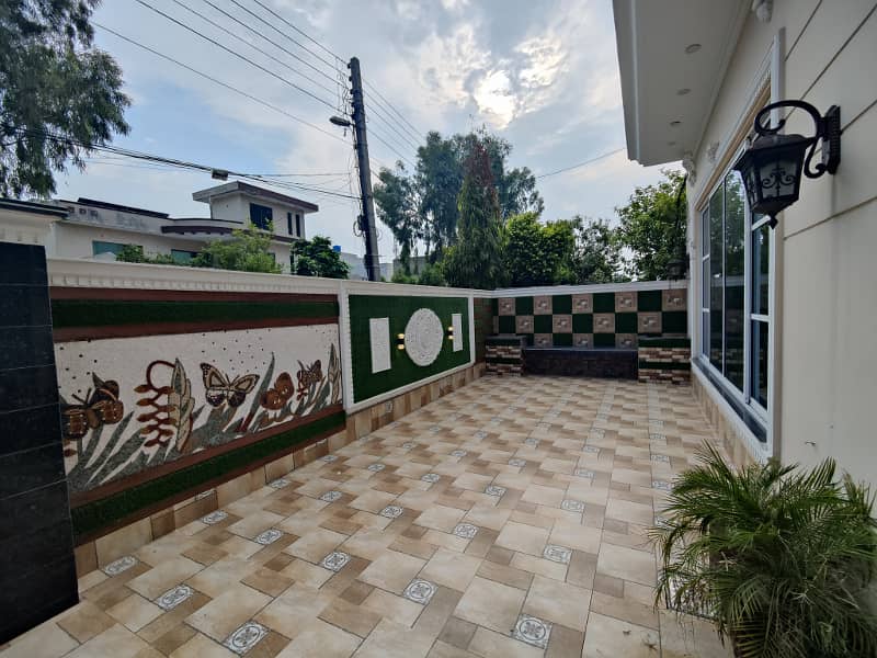 One Kanal Luxury Finished House For Sale In Valencia Town Lahore 4