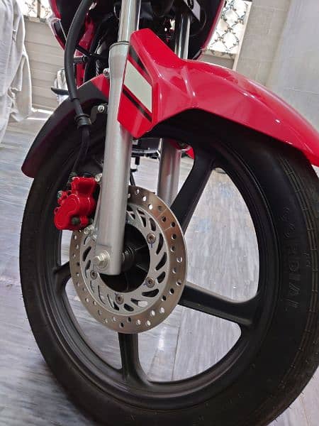 Honda CB150f Red 7