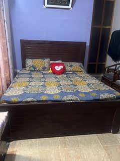 Bed Side table or Dressing table for sale hai ab  kam qeemat mai