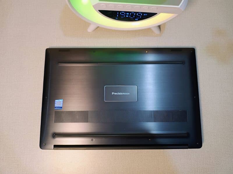 Dell Pricision 5530 Touch workstation ci9 with 4GB Nvidia 6