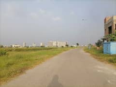 10 MARLA PLOT HOT LOCATION NEAR TO RING ROAD 0